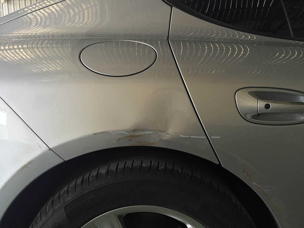 保時捷車身損傷範圍整體確認