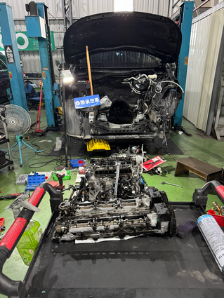 BENZ V250.W447.M654引擎過熱拆修