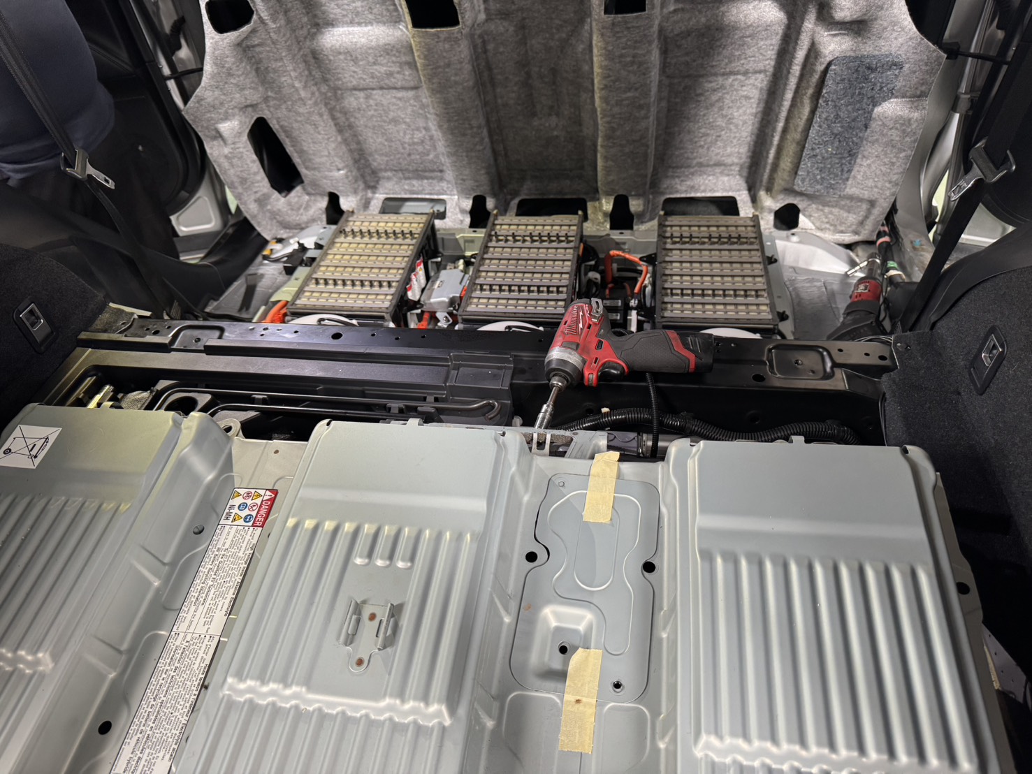 台中Lexus RX450h油電電池更換｜Hybrid電池故障、壽命與新電池更換施工完整紀錄